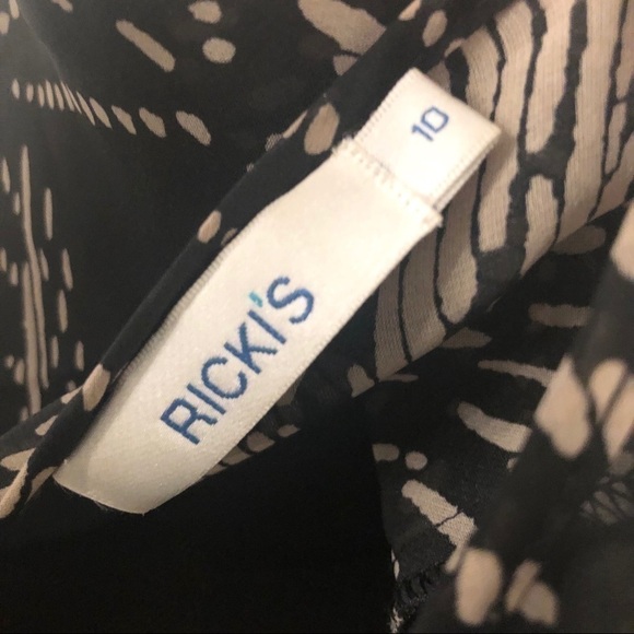 RICKI’S black and tan patterned top - Picture 5 of 6